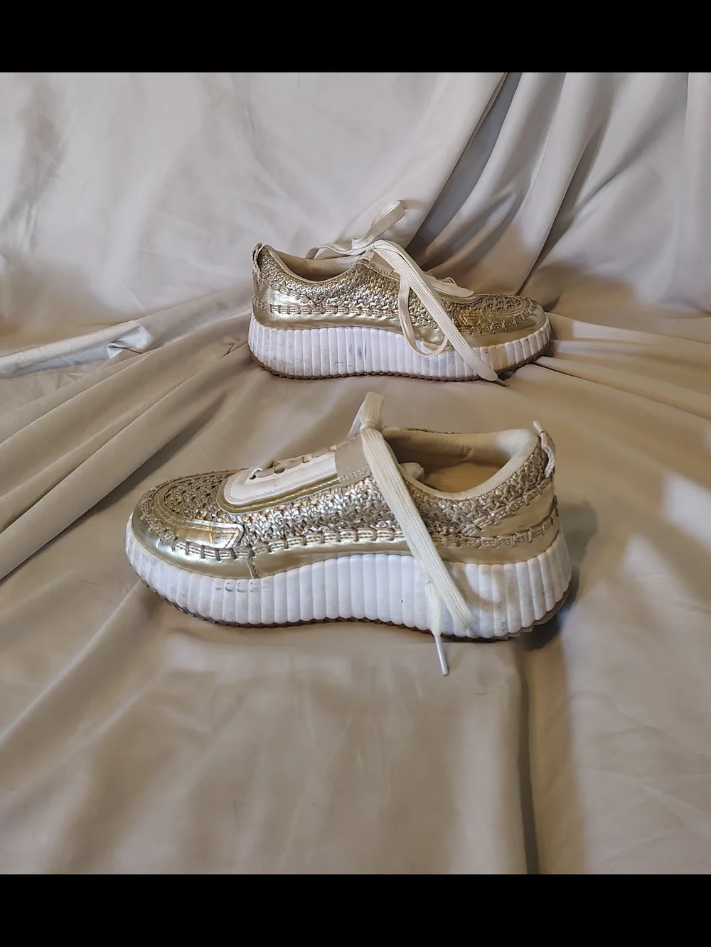 Ladies Size 7 Dolce Vita Dolen Inspired 90's Y2K Style Tending Metallic Sneakers